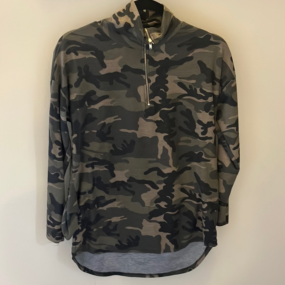 Women’s Camo Half Zip